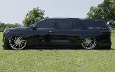 Lạ mắt trước chiếc Cadillac Escalade 2021 độ thấp sát đất hết mức có thể