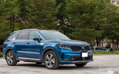 Giá niêm yết KIA Sorento 2021 bất ngờ giảm 100 triệu, thêm áp lực cho Mazda CX-8