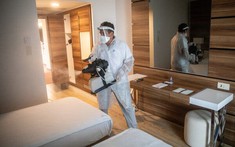 Tương lai của ngành khách sạn hậu đại dịch: Rô-bốt thay thế người lao động, tăng giá phòng, tính phí dịch vụ, thu hẹp quyền lợi của khách hàng thân thiết
