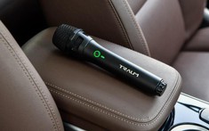 Các hãng ô tô phương Tây thua đối thủ Trung Quốc vì không trang bị hệ thống... hát karaoke trên xe