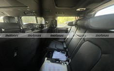 Land Rover Defender 130 lần đầu tiên lộ nội thất 8 chỗ rộng rãi
