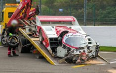 Xe đua cổ điển Porsche 962 C trị giá 27 tỷ đồng gặp tai nạn tan nát trên đường đua
