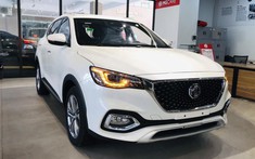 MG HS 2.0T AWD Trophy giảm 240 triệu tại đại lý: Lùi 1 năm sản xuất, hưởng trọn tiện ích bản "full option"
