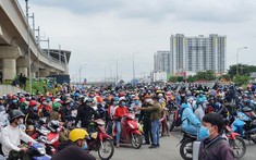 Dân ùn ùn đổ về quê, chủ trọ lo “sốt vó”