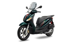 Piaggio Medley S 150 được bổ sung bản đặc biệt màu xanh Bosco cùng kính chắn gió