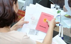 Sổ hộ khẩu giấy bị thu, làm sao để chứng minh nơi cư trú khi giao dịch nhà đất?