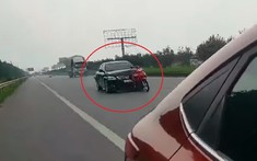 Rùng mình với video quay cảnh ô tô Toyota Camry tông xe máy rồi bỏ chạy trên cao tốc Hà Nội - Bắc Giang
