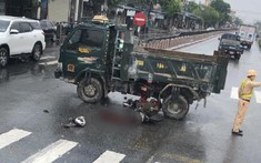Video: Va chạm với xe ben đang sang đường, người đi xe máy tử vong tại Ninh Bình