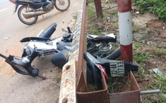 Video: Va chạm với xe cứu thương tại ngã tư của Tuyên Quang, 2 nam sinh bị hất văng 20 m