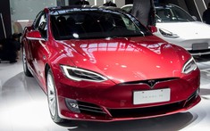 Chủ xe Tesla vừa thắng kiện hãng thì bị hãng kiện ngược lại vì tội nói xấu trên mạng