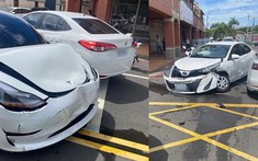 Video: Chủ xe Tesla Model 3 liên tục húc vào xe Toyota Yaris để giải cứu người bạn bị bắt cóc