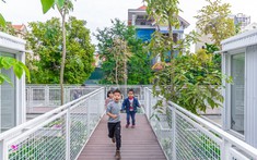 Vườn trẻ Montessori - lớp học giữa những tán cây và hoa lá