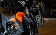 Mục sở thị KTM 390 Adventure vừa chính thức có mặt tại Việt Nam, giá bán "tận" 200 triệu có lẻ