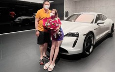 Gần 1 tháng được chồng tặng xe điện Porsche Taycan, nữ đại gia chính thức rước nàng về dinh với biển số "bù"