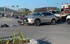 Quảng Ninh: Xe máy va chạm với Lexus RX ở ngã tư, người đàn ông nằm úp mặt xuống đường, bất tỉnh