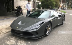 Video: Khui công siêu xe Ferrari F8 Tributo màu xám đầu tiên về Việt Nam