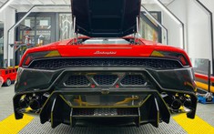 Vợ chồng kinh doanh thẩm mỹ có tiếng ở quận 7 "lột xác" cho Lamborghini Huracan mới mua