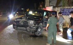 Mercedes-AMG G63 hỏng nặng đầu xe sau va chạm với xe tải, tài xế không bị thương tích nào