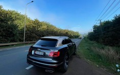 Quay về Việt Nam từ Campuchia, Hoàng Kim Khánh nhanh chóng trải nghiệm trên Bentley Bentayga V8