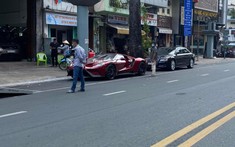 Sau cuộc trưng bày cùng dàn siêu xe đình đám ở Sài thành, siêu phẩm Ford GT lại bị bắt gặp trên đường