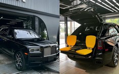 Rolls-Royce Cullinan Black Badge mới về nước với nội thất tràn ngập carbon cùng điểm nhấn ghế ngắm cảnh màu nổi