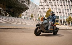 Xe điện BMW CE-04 đổ bộ đại lý trong năm sau, mạnh ngang Yahama R3, KTM 390 Duke