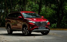 Bất chấp lệ phí trước bạ có thể giảm, loạt xe Toyota vẫn nhận ưu đãi giảm giá lên tới 40 triệu đồng trong tháng 11