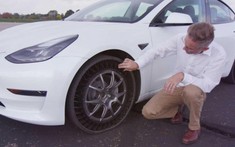 Theo dõi chiếc Tesla Model 3 chạy thử nghiệm bằng bộ lốp rỗng khí của Goodyear