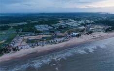 Cận cảnh bãi biển hơn 3km tại thiên đường nghỉ dưỡng Charm Resort Hồ Tràm