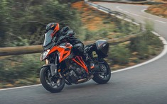 KTM 1290 Super Duke GT 2022 - "Siêu thú" Touring "xổng chuồng"