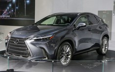 Cận cảnh SUV hạng sang Lexus NX 400h+ 2022 chỉ tiêu thụ 1,47 lít xăng trên 100 km