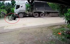 Video quay toàn cảnh pha đánh lái "thần thánh" của tài xế xe đầu kéo, cứu mạng 3 người tại Lạng Sơn