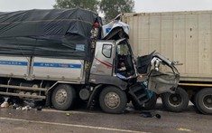Ô tô tải tông vào đuôi xe container trên quốc lộ 1A, tài xế và phụ xe tử vong