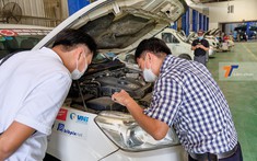 Theo chân chuyên gia trải nghiệm dịch vụ kiểm tra miễn phí khi mua xe tại Oto.com.vn