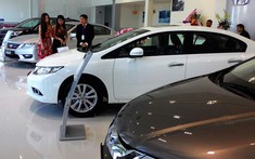 Trước giờ giảm phí trước bạ, khách mua ô tô hoãn nhận xe tìm cơ hội nhận ưu đãi "kép"