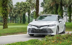 Phân khúc sedan tầm giá 1 tỷ đồng, Toyota Camry không còn đường tiến