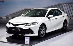 Toyota Camry 2022 trình làng tại Thái Lan, bị loại bỏ động cơ 2.0L, chờ ngày về Việt Nam