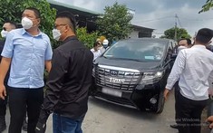 Không phải Rolls-Royce hay Bentley đắt tiền, Toyota Alphard mới chính là "cận vệ" đưa đón bà Phương Hằng xuống Tịnh Thất Bồng Lai
