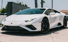 Lộ ảnh nhan sắc hiếm hoi của siêu xe Lamborghini Huracan EVO RWD đầu tiên về Việt Nam