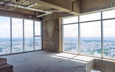 Khóc dở mếu dở vì mua căn hộ bàn giao thô