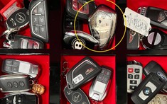 Hoàng Kim Khánh tiếp tục chia sẻ va li đầy mùi tiền, lần này chìa khóa xe Koenigsegg đã xuất hiện