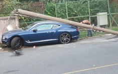 Bentley Continental GT W12 cực hiếm tại Việt Nam gặp tai nạn ở quận 7 khiến phần đầu xe nát bét