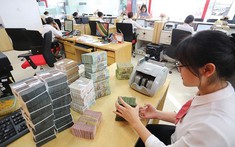 Nhà đầu tư chần chừ vì lo tín dụng chuyển hướng