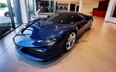 Sự thật về việc siêu xe Ferrari SF90 Stradale màu xanh mới về Việt Nam là của Cường "Đô-la"?