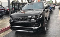 "Khủng long" Jeep Grand Wagoneer 2022 chuẩn bị về nước, đối thủ nặng ký của Cadillac Escalade