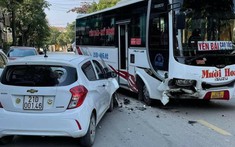Video quay khoảnh khắc xe ô tô Chevrolet lấn làn, tông trực diện vào xe khách ở Yên Bái