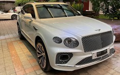 Cận cảnh Bentley Bentayga V8 đời 2021 của Phan Thành mới mua