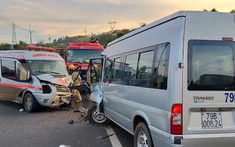 Đắk Nông: Xe cứu thương lấn làn, tông vào xe ô tô khách trên QL14, 2 tài xế bị thương