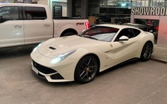 Giới chơi xe nháo nhào tìm mua Ferrari F12 Berlinetta từng của anh trai Phan Hoàng, ngựa chiến trưng bày là chính