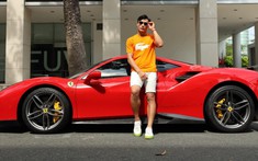 Thủ môn Bùi Tiến Dũng trải nghiệm Ferrari 488 GTB biển ngũ quý 5 với chi tiết khác lạ